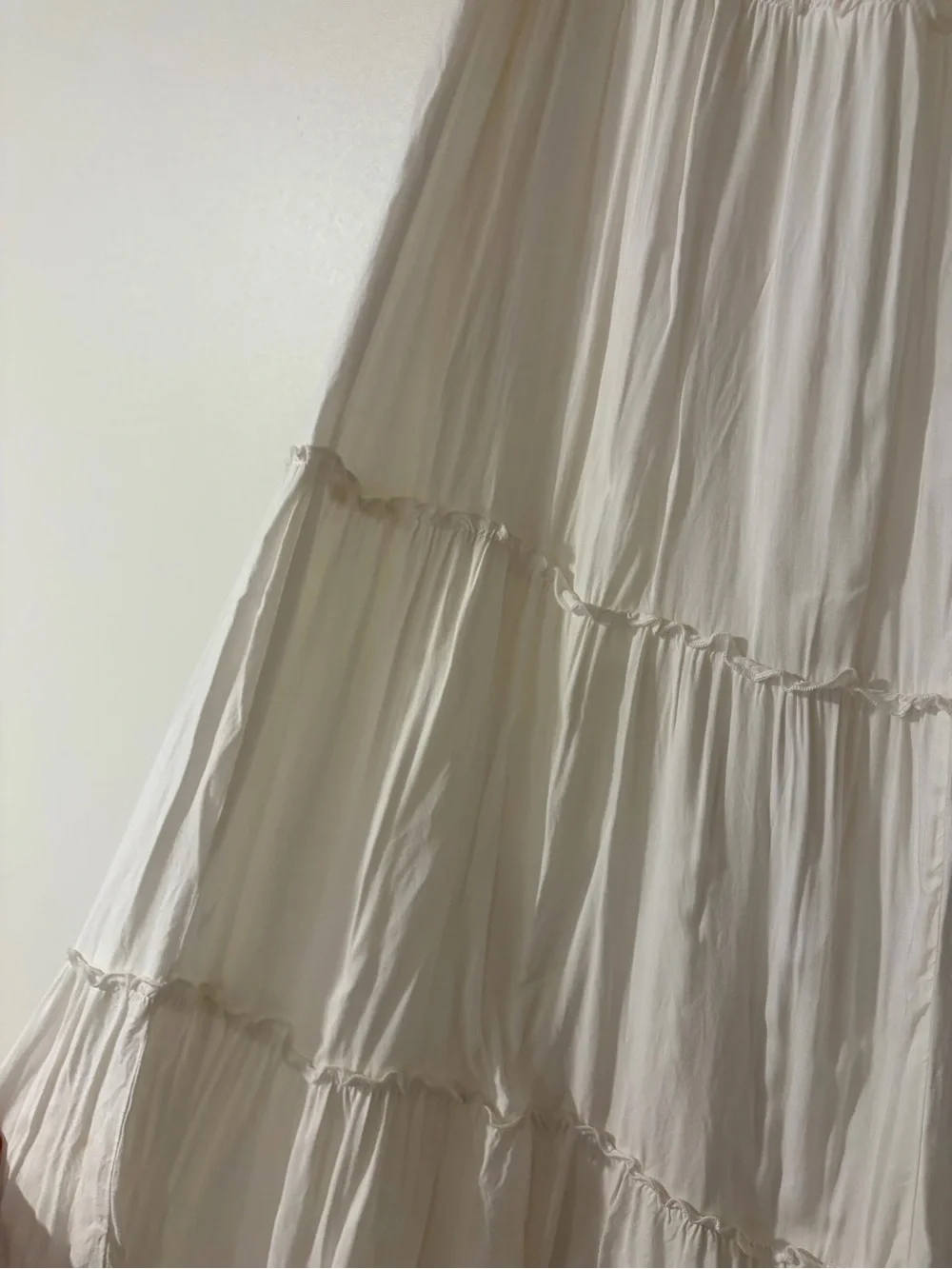 Brandy Melville Women's White Tiered Maxi Skirt - Picture 3 of 6